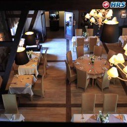 Salle du petit-déjeuner située dans le restaurant Zagroda Bamberska Fotos