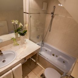 Badezimmer Schlösschen zur Weinsteige zu Wörtz Fotos