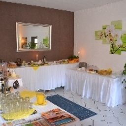 Буфет Grenzau Burghotel Fotos