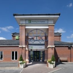 Фасад Holiday Inn Express MANCHESTER - EAST Fotos