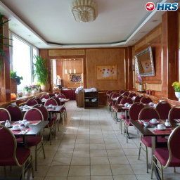 Salle du petit-déjeuner située dans le restaurant Arena Fotos