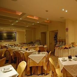 Salle du petit-déjeuner située dans le restaurant Windrose Fotos