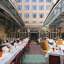 Salle du petit-déjeuner située dans le restaurant Mövenpick Fotos