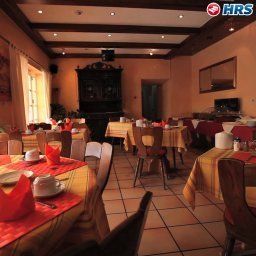 Salle du petit-déjeuner située dans le restaurant Felsberger Hof Fotos