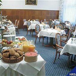 Sala de desayuno en el restaurante Park-Hotel Fotos