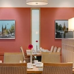 Breakfast room within restaurant Steigenberger Airport Amsterdam Fotos