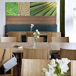 Salle du petit-déjeuner située dans le restaurant ibis Hamburg St Pauli Messe Fotos