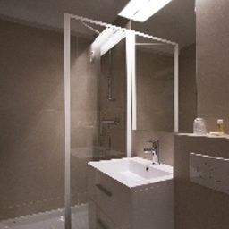 Salle de bains Comfort Gare de l`Est Fotos