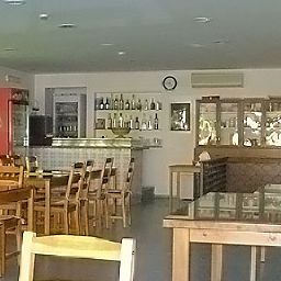 Salle du petit-déjeuner située dans le restaurant Angelina Fotos