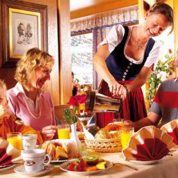 Frühstücksraum im Restaurant aktiv Wildkogel Tauernblick Familienurlaub Fotos