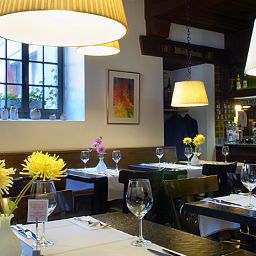 Breakfast room within restaurant Schloss Böttstein Fotos