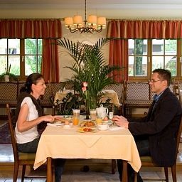 Sala de desayuno en el restaurante Sallerhof Fotos