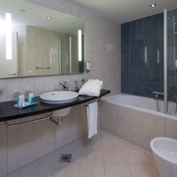 Badezimmer Austria Trend Hotel Ljubljana Fotos