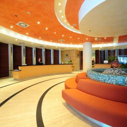 Recepción Austria Trend Hotel Ljubljana Fotos