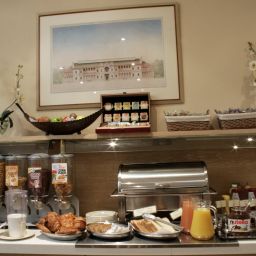 Buffet Ramada Tour Eiffel Fotos