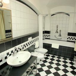 Bathroom The Golden Wheel Fotos