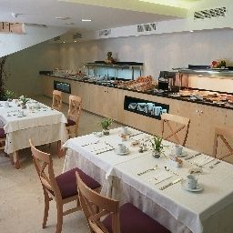 Salle du petit-déjeuner située dans le restaurant Catalonia Born Fotos