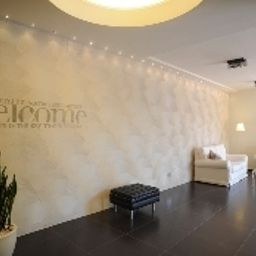 Hall Marad Fotos