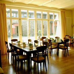 Sala de desayuno en el restaurante Malteser Kommende Tagungshotel Fotos