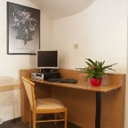Vue intérieure Balladins Cannes le Cannet Fotos