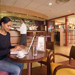 Sala colazione nel ristorante ibis Paris Nanterre Fotos