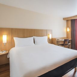 ibis Nantes Centre Tour Bretagne Nantes