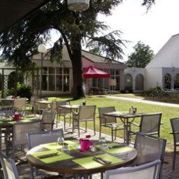 Salle du petit-déjeuner située dans le restaurant Mercure Le Coudray Montceaux Parc du Coudray Fotos