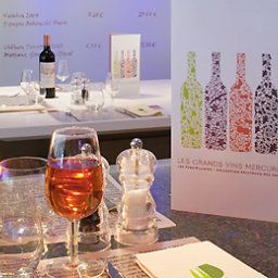 Salle du petit-déjeuner située dans le restaurant Mercure Paris La Defense 5 Fotos