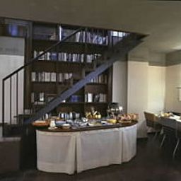 Salle du petit-déjeuner Quartier Latin Fotos