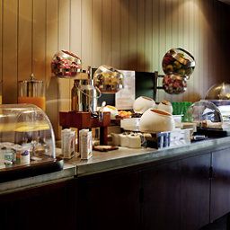 Salle du petit-déjeuner située dans le restaurant Mercure Deauville Hotel du Yacht Club Fotos