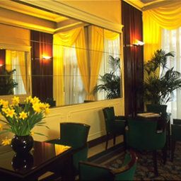 Sala de desayuno en el restaurante Mercure Lyon Beaux-Arts Fotos