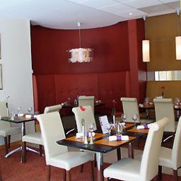 Sala de desayuno en el restaurante Novotel Château de Maffliers Fotos