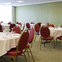 Salle du petit-déjeuner située dans le restaurant Mercure Paris le Bourget (ex ibis Styles) Fotos