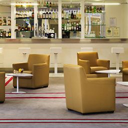 Salle du petit-déjeuner située dans le restaurant Mercure Paris le Bourget (ex ibis Styles) Fotos