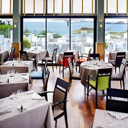 Sala de desayuno en el restaurante Novotel Thalassa Dinard Fotos