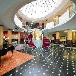Холл Dorint Don Giovanni Praha Fotos