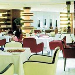 Salle du petit-déjeuner située dans le restaurant Kempinski Fotos