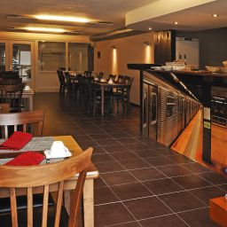 Salle du petit-déjeuner située dans le restaurant Heckenrose Fotos