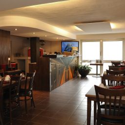 Salle du petit-déjeuner située dans le restaurant Heckenrose Fotos