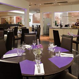 Salle du petit-déjeuner située dans le restaurant Novotel Paris 17 Porte d'Asnières Fotos