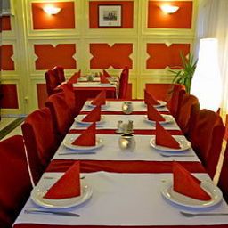 Salle du petit-déjeuner située dans le restaurant Róz Fotos