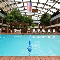 Piscina BEST WESTERN PLUS Midway Hotel & Suites-Brookfield Fotos