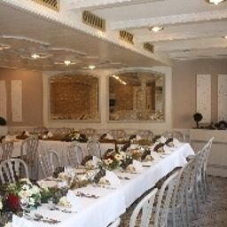Sala de desayuno en el restaurante Adler Fotos