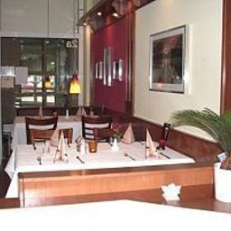 Sala de desayuno en el restaurante Khara`s Steakhouse im Erlenhof Fotos