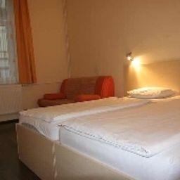 Zimmer Emonec Fotos