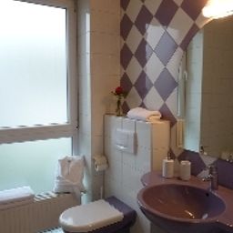 Badezimmer An der Eissporthalle Garni Fotos