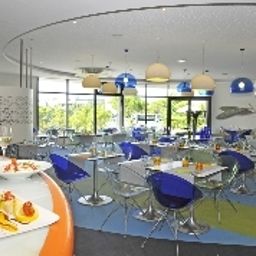 Salle du petit-déjeuner située dans le restaurant Quality Suites Bordeaux Merignac Residence Hoteliere Fotos