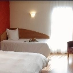 Junior Suite Kyriad - Nimes Ouest Fotos
