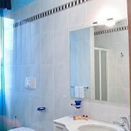 Camera da bagno Sorriso Fotos