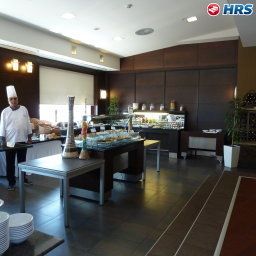 Salle du petit-déjeuner située dans le restaurant POINT Fotos